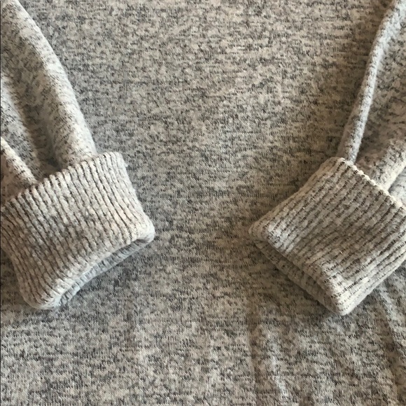 Like New! Ivy Ridge slant-turtleneck. - Picture 3 of 6